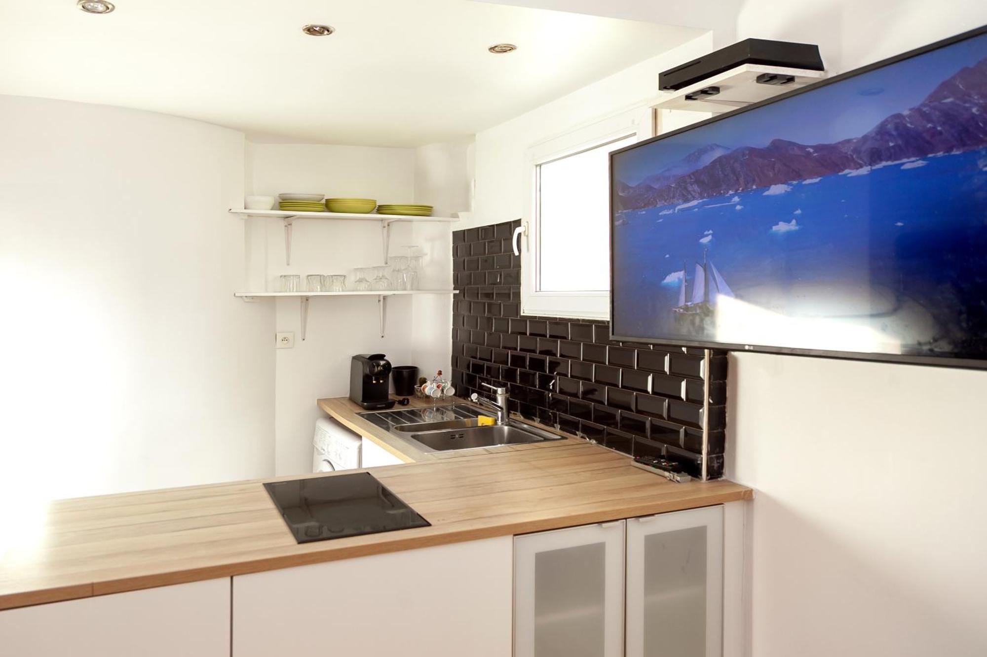 - 4 Couchages A Proximite D'opera Et Des Metros Appartamento